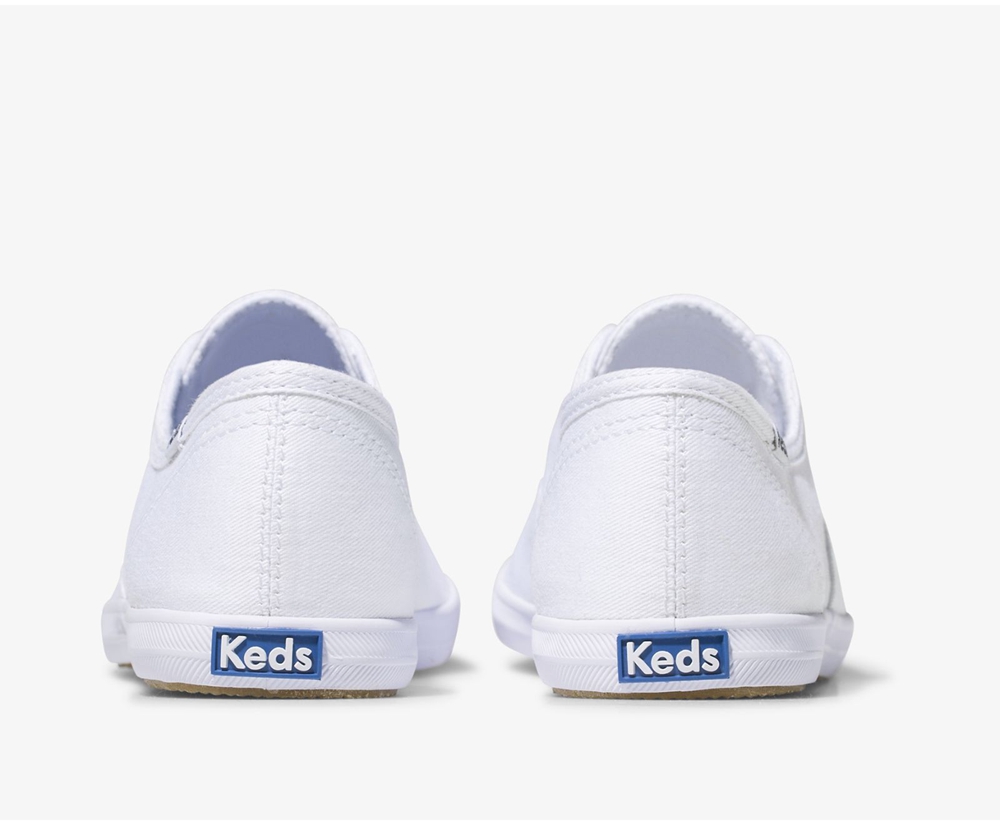 Keds Slip Ons White - Chillax Basics - Womens NMPEWG-653